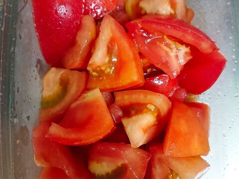 手作りドレッシングでトマトマリネサラダ